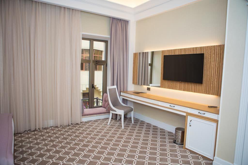 Theatrum Hotel Μπακού Εξωτερικό φωτογραφία A room at the hotel