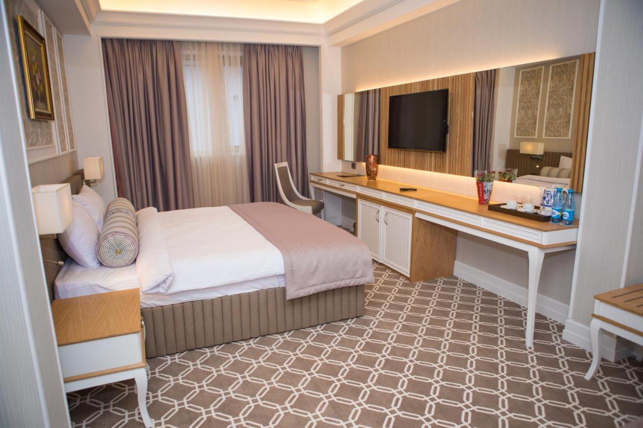 Theatrum Hotel Μπακού Εξωτερικό φωτογραφία A bedroom at the hotel